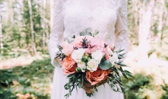 Dos and Don'ts of Picking Boutonniere Flowers