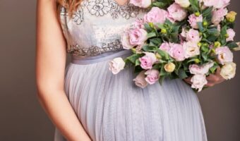 Stylish And Sweet: Show Off Your Maternity Dress With The Right Flowers